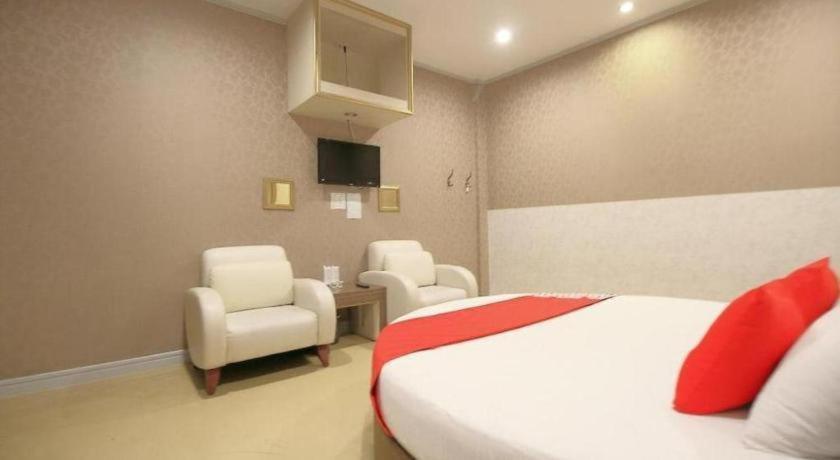 Oyo 1002 Pinklao Hotel